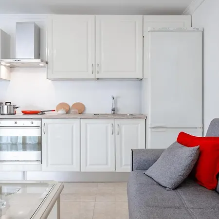 La Maricita Cristianos - Front & Sea View *