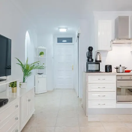 La Maricita Cristianos - Front & Sea View Апартаменты *